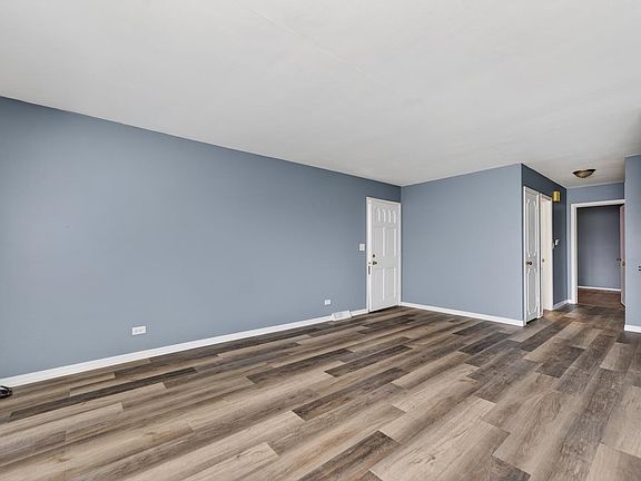 5th image of 5870 Garrett Ln