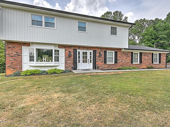 4th image of 23160 Hamlet Ln