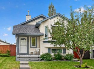 34 Mount Aberdeen Line SE, Calgary, AB T2Z3N6