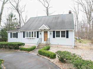 130 Tom Swamp Rd, Hamden, CT 06518