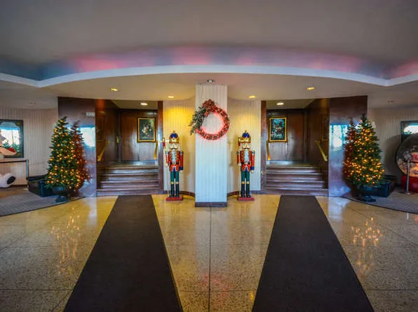 61-20 Grand Central Parkway image 1 of 18