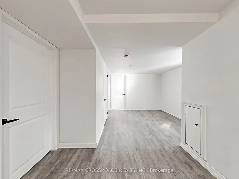 1496 Simcoe St N — Photo 23