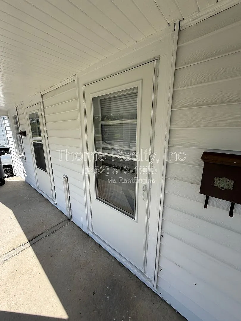2 bed, 1.0 bath, 888 sqft, $695 — Photo 2
