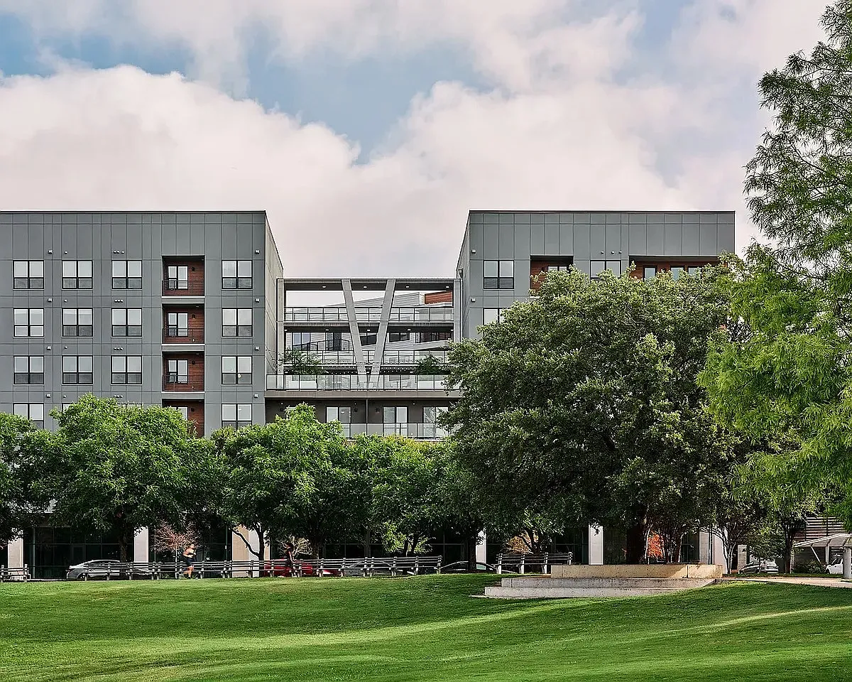Building Photo - 1701 Simond Ave #3