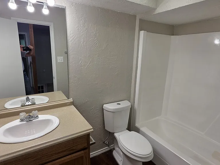 2208 Kings Row — Photo 9