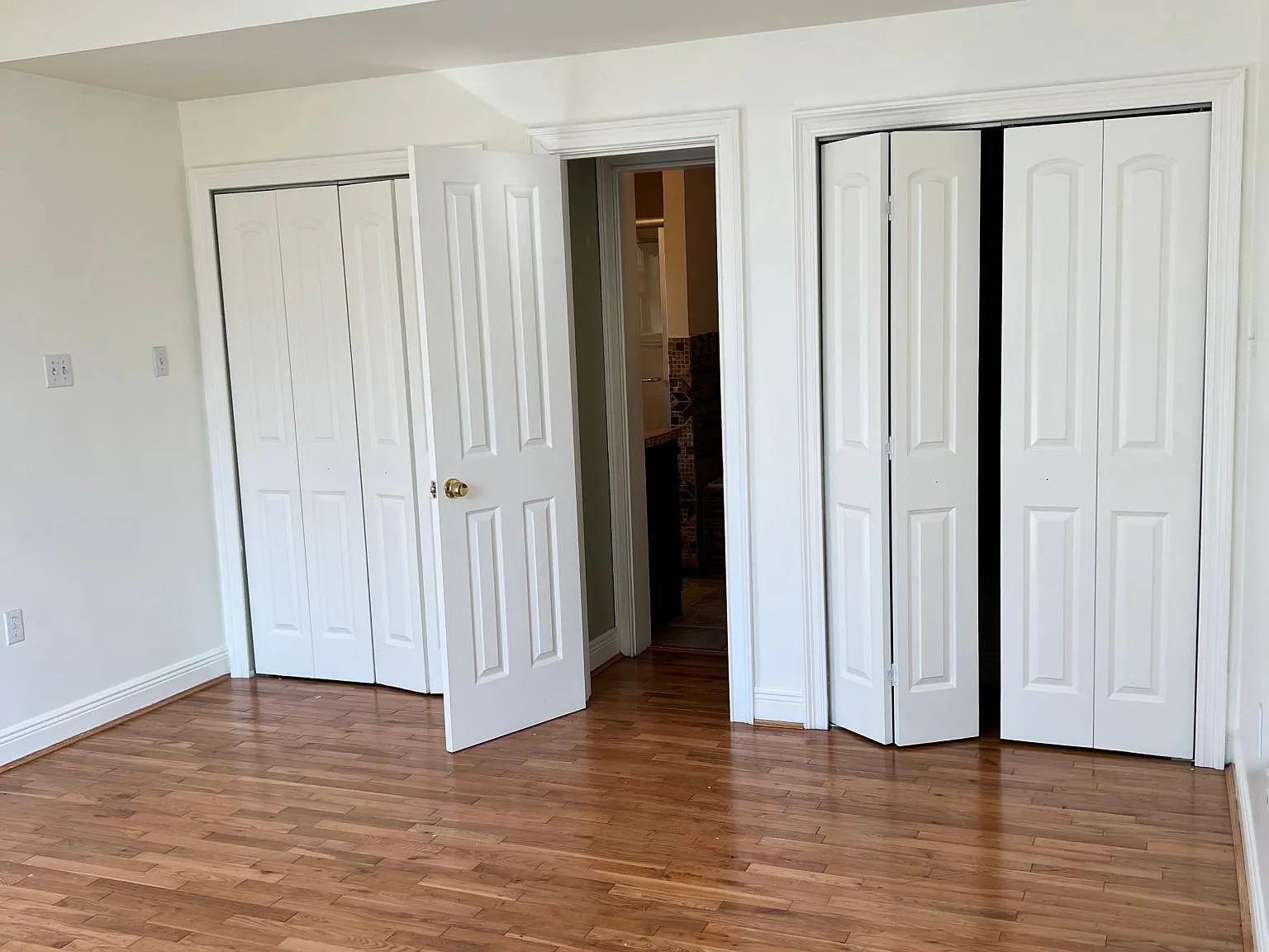 4 bed, 2.5 bath, 2500 sqft, $2,500 — Photo 3