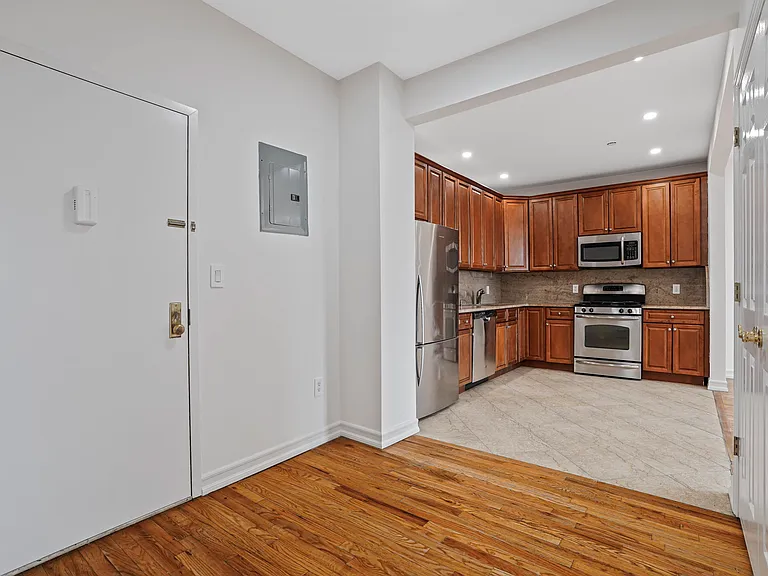 562 Court St #5B — Photo 4