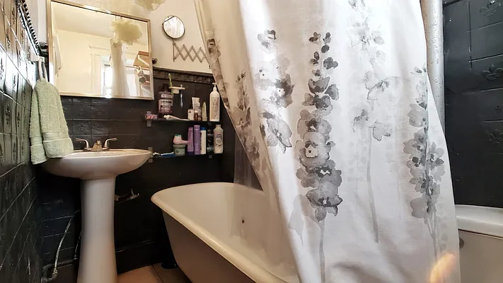 Rented by In Haus LLC | media 16