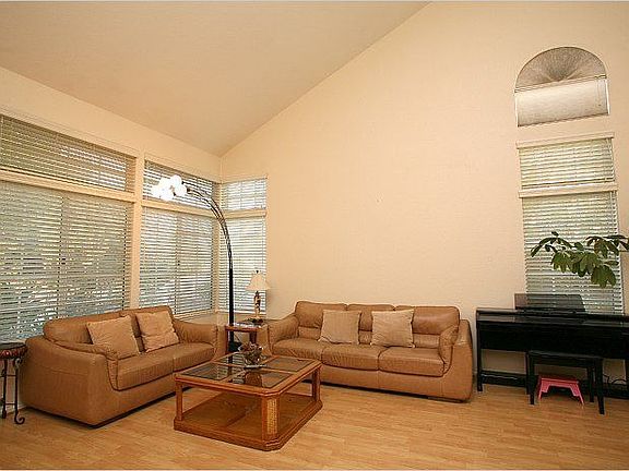 5th image of 209 Deerfield Dr