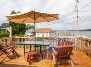 22 Oak St, Mount Arlington, NJ 07856