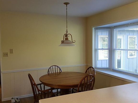 5th image of 974 Hawthorne Dr