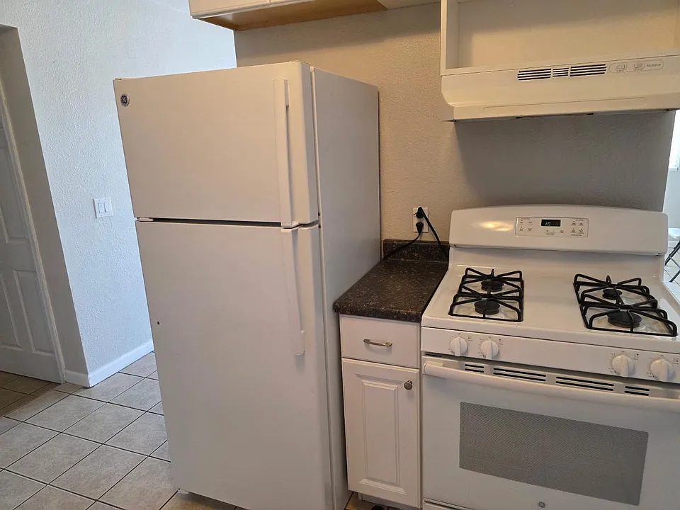1320 W Sahuaro Dr #1