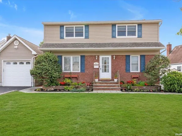 2410 Natta Boulevard, Bellmore, NY 11710