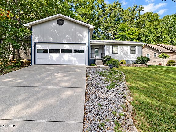 3rd image of 107 Delbridge Ln