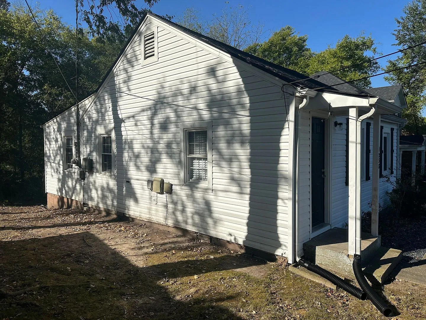 First Month Free! Fully Remodeled 2br/1ba House Near Downtown! — Photo 3
