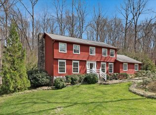 933 Dunsinane Rd, Signal Mountain, TN 37377