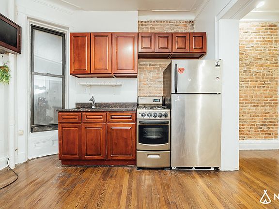 2nd image of 352 Lafayette Ave #D1
