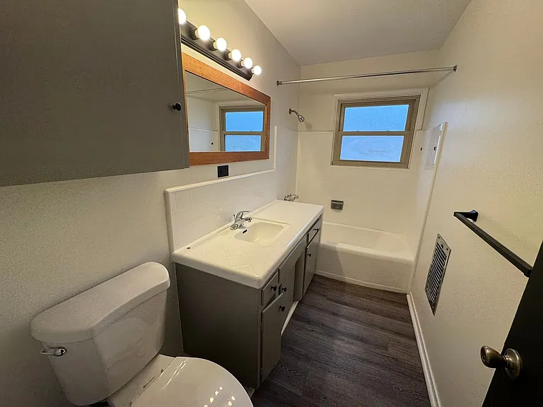 Manzanita Dr — Photo 9