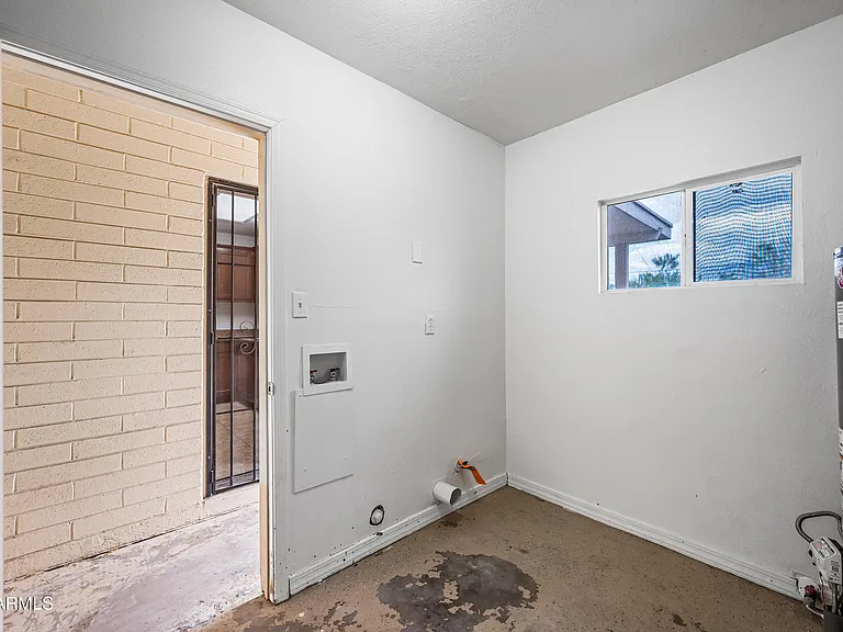 4115 N 18th Dr — Photo 14