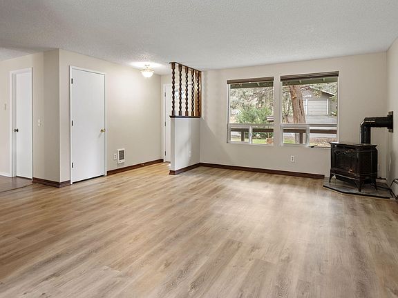 3rd image of 20754 Canterbury Ct