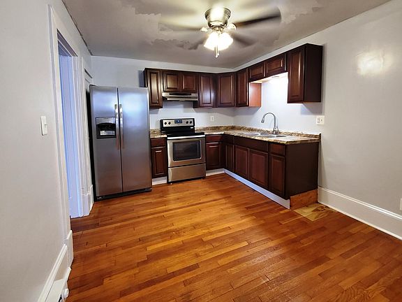 3rd image of 1127 N Royal Ave Front 1