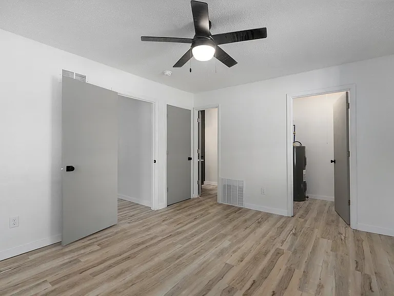 301 W State St #C — Photo 10