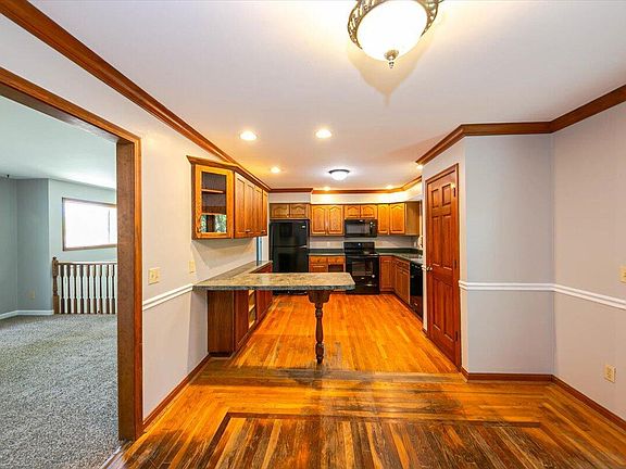 5th image of 3048 Parkdale Ct
