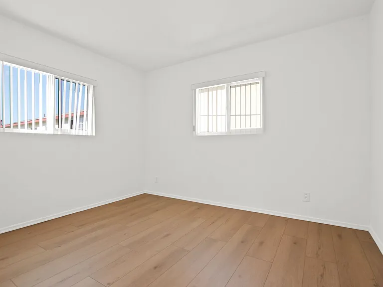 1531 Harvard St in Santa Monica - steps to Water Garden and SM Blvd! — Photo 10
