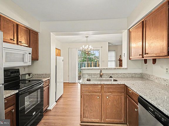 5th image of 211 Wind Ridge Dr