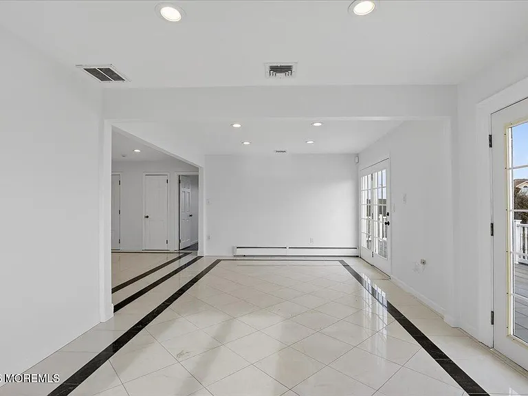 8 Pullman Ave — Photo 16