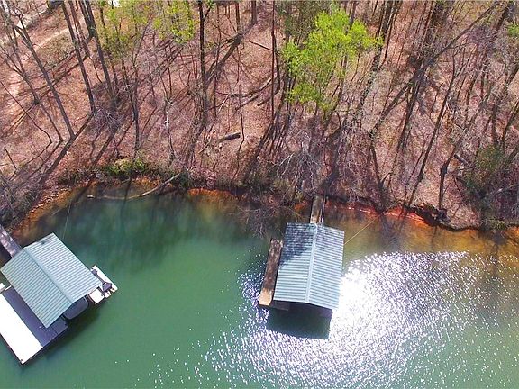 2nd image of 4 Shady Cove Trl