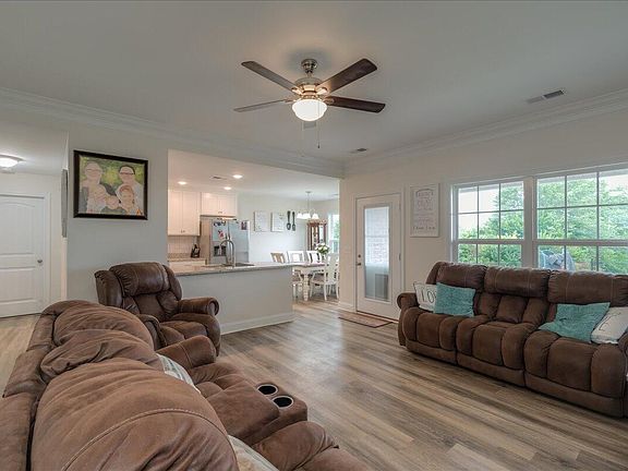 4th image of 251 Windward Way