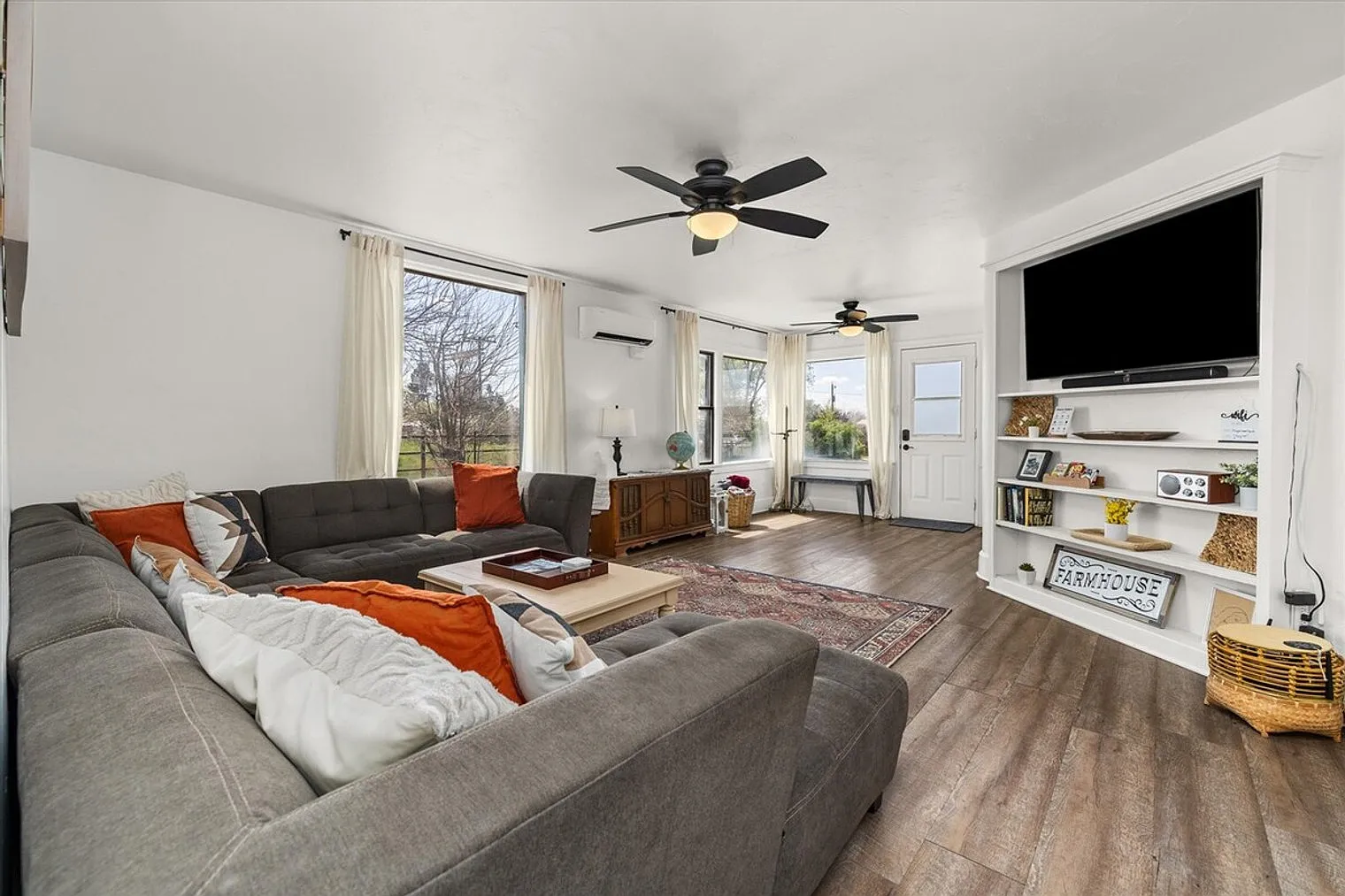 3 bed, 2.0 bath, 1420 sqft, $3,420 — Photo 3