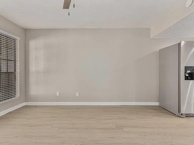 736 S Farmer Ave — Photo 27