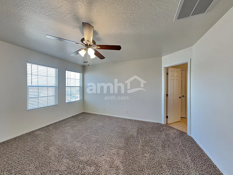 895 E Folgado Ct — Photo 14