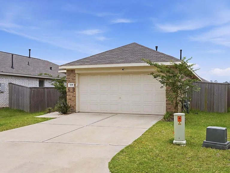 235 River Grove Ct — Photo 3