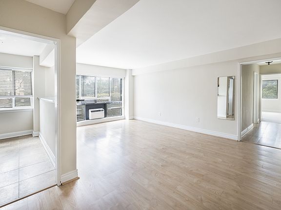 3rd image of 3901 Tunlaw Rd NW APT 204