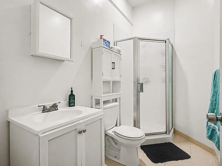 Bathroom #1 (first floor)