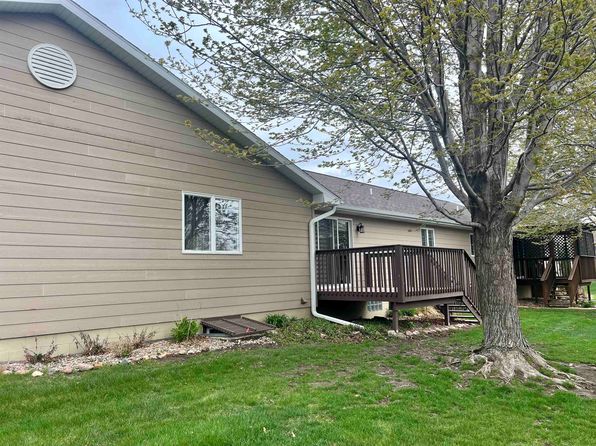 413 E 56th St, Kearney, NE 68847