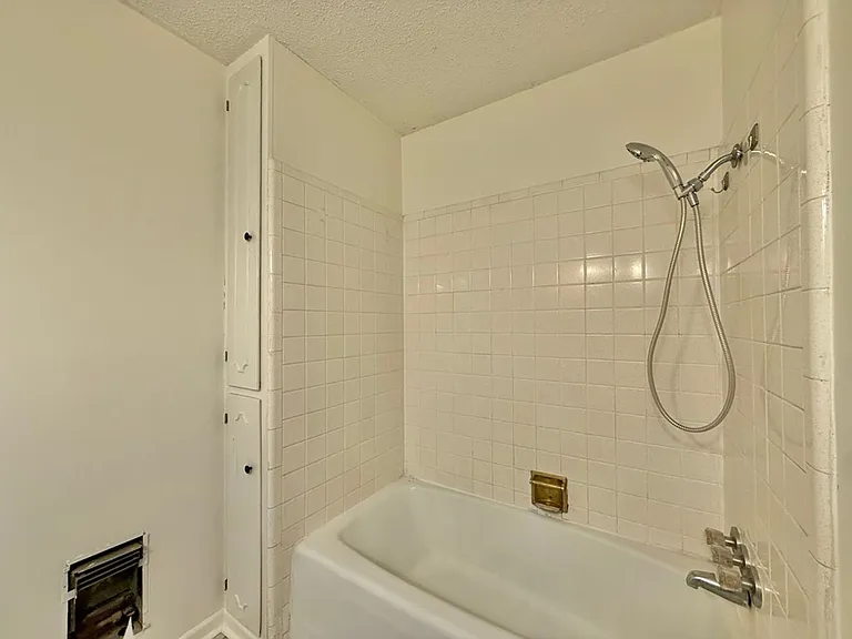 7618 Brookhollow Dr — Photo 18
