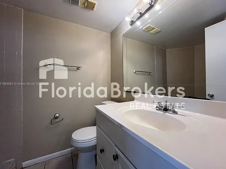 212 Lake Pointe Dr #209 — Photo 11