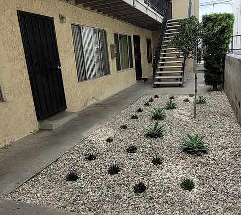 2nd image of 1043 Newport Ave APT 9