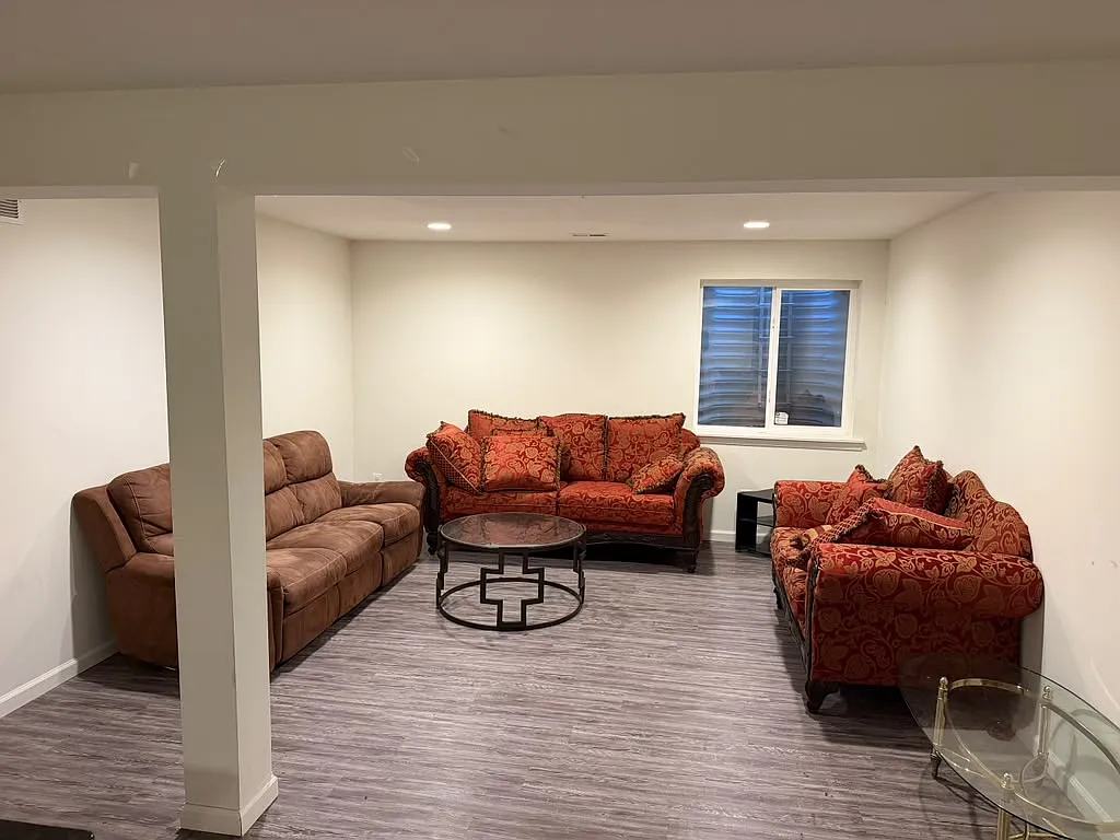 1 bed, 1000 sqft, $1,300 — Photo 4