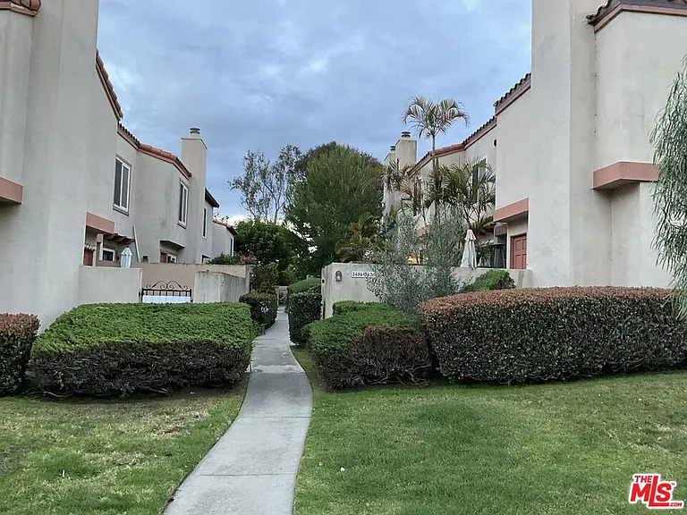 3428 Del Amo Blvd — Photo 2