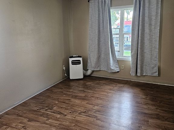 4th image of 600 E 9th St APT 28