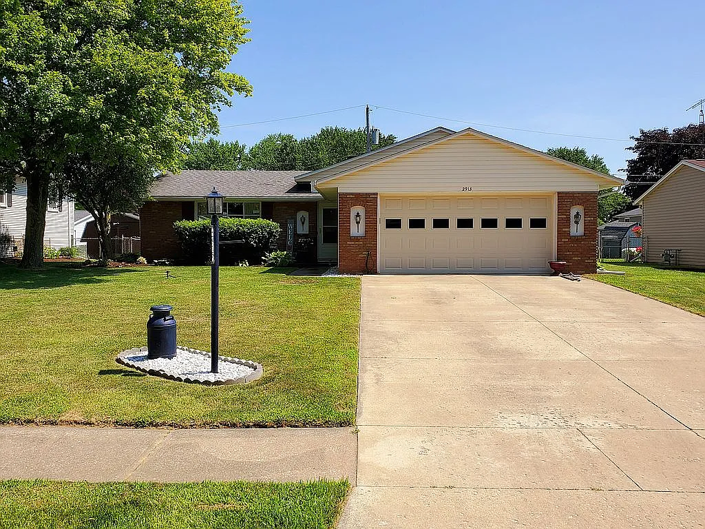 2915 Pease Ln photo 1