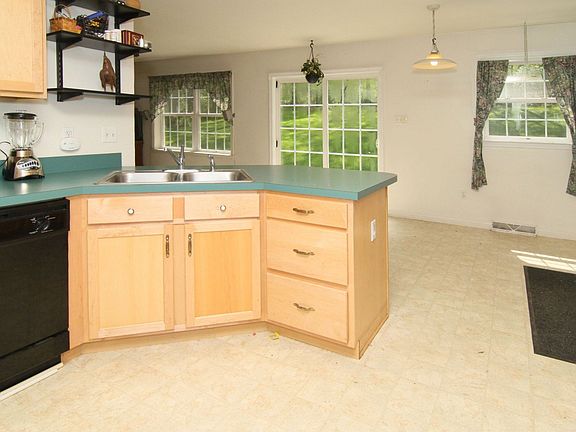 Kitchen/Breakfast Area