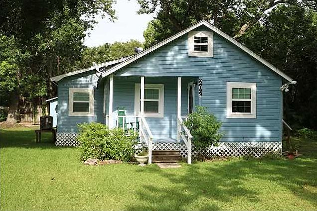 1st image of 202 Lackland St