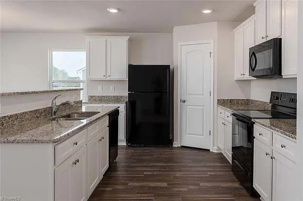 3998 Meredith Woods Ln — Photo 5