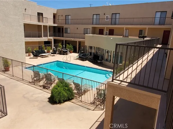 21040 Parthenia St APT 28, Canoga Park, CA 91304